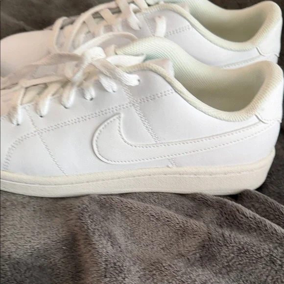 Classic White Nike Women's Leather Sneakers - Picture 2 of 8